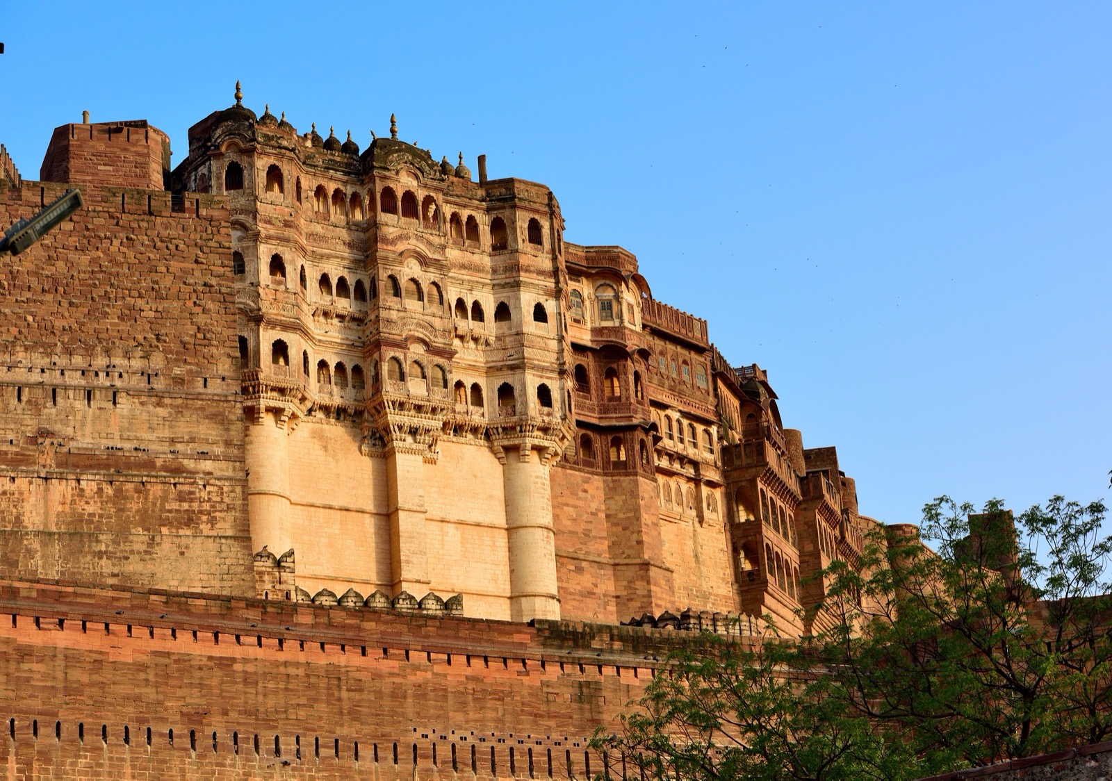 THE EXQUISITE MEHRANGARH FORT AND ITS ENTHRALLING MUSICAL FESTIVALS - Spoons & Sneakers